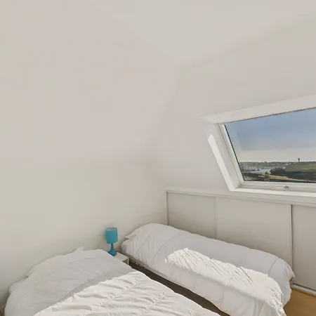 Vue A 350m De La Pour 4 Apartment