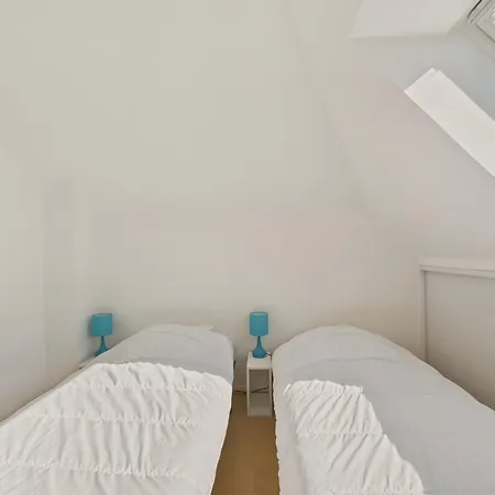 Apartment Vue A 350m De La Pour 4 *